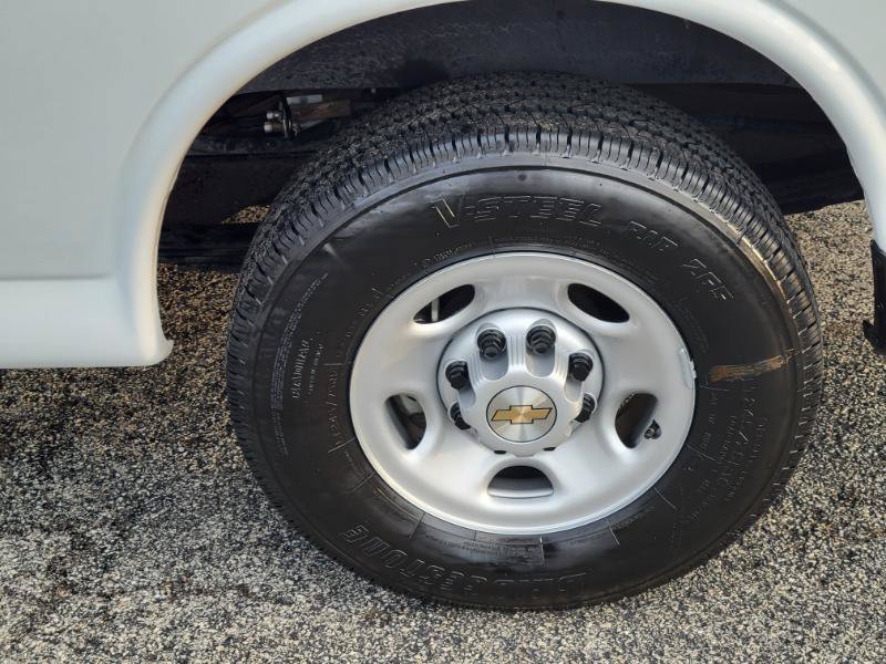 Used 2016 Chevrolet Express 2500 LS RWD image 10