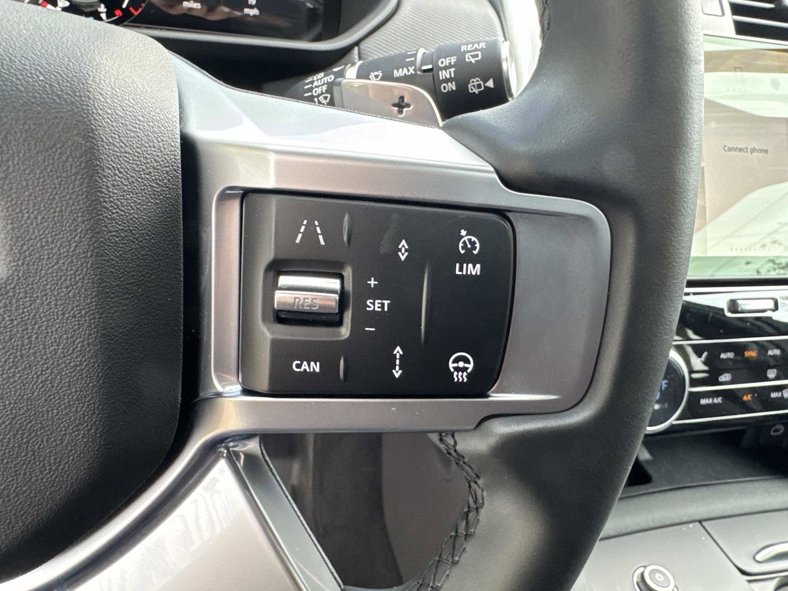 Certified 2025 Land Rover Discovery Dynamic SE AWD/4WD image 30