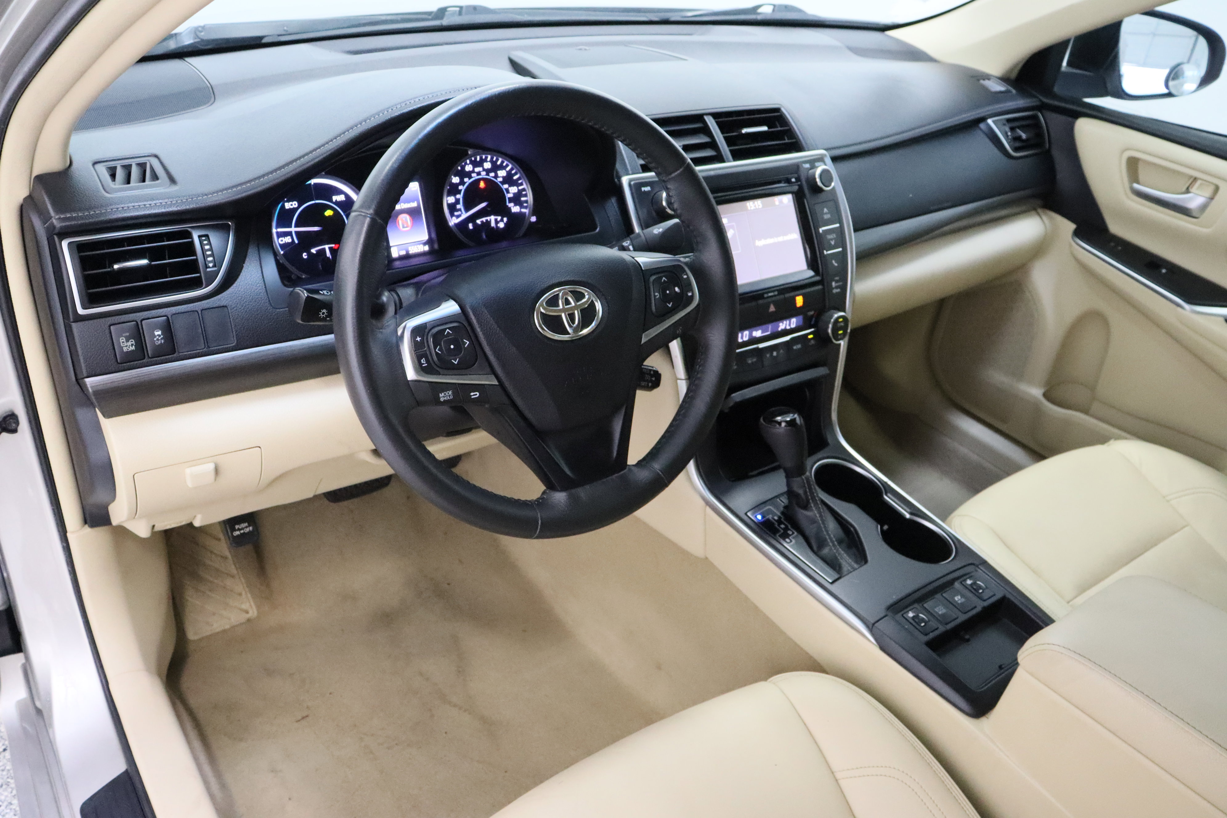 Used 2017 Toyota Camry XLE w/ Moonroof Package FWD image 13