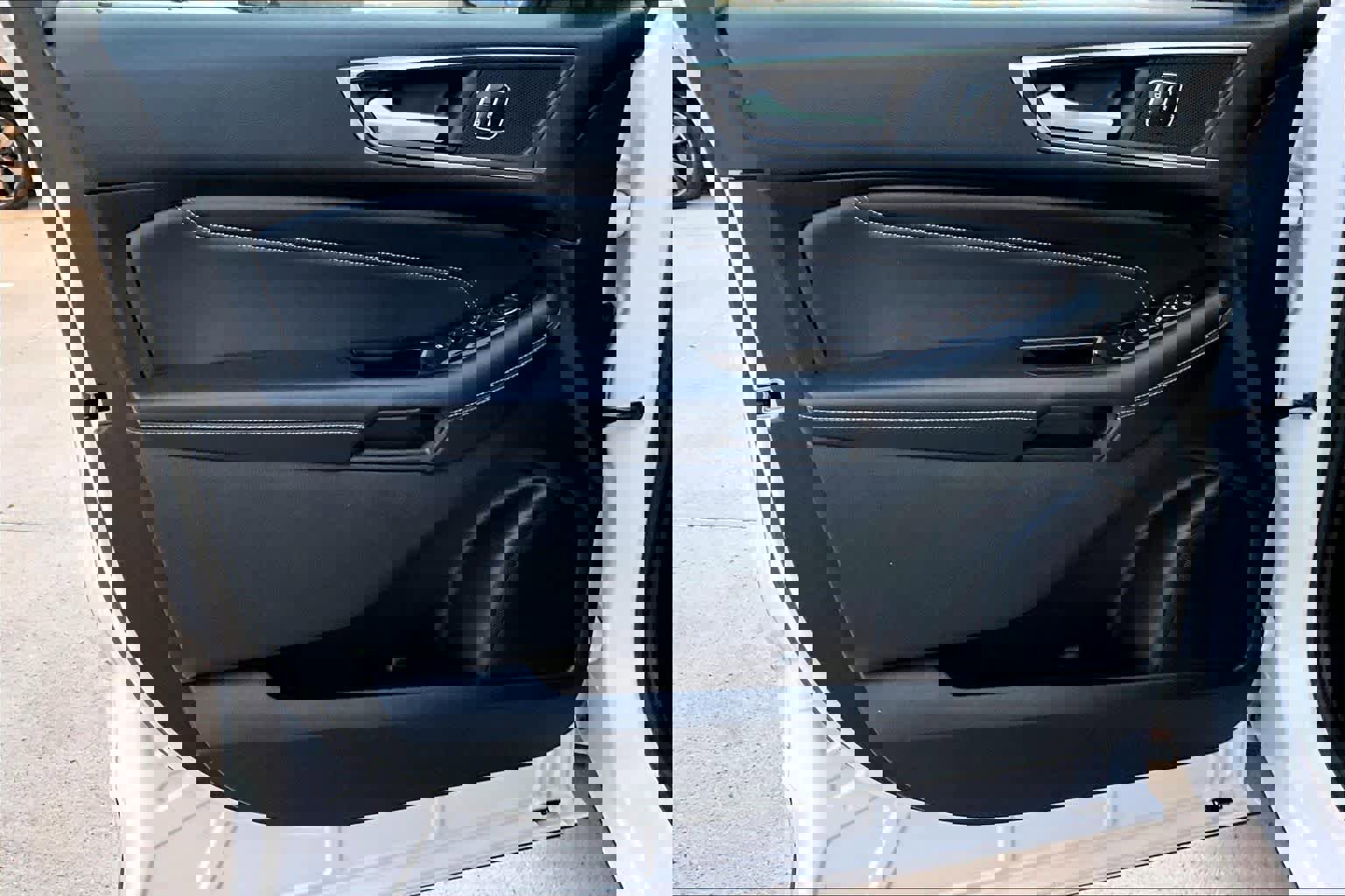 Used 2017 Ford Edge Titanium w/ Technology Package image 41