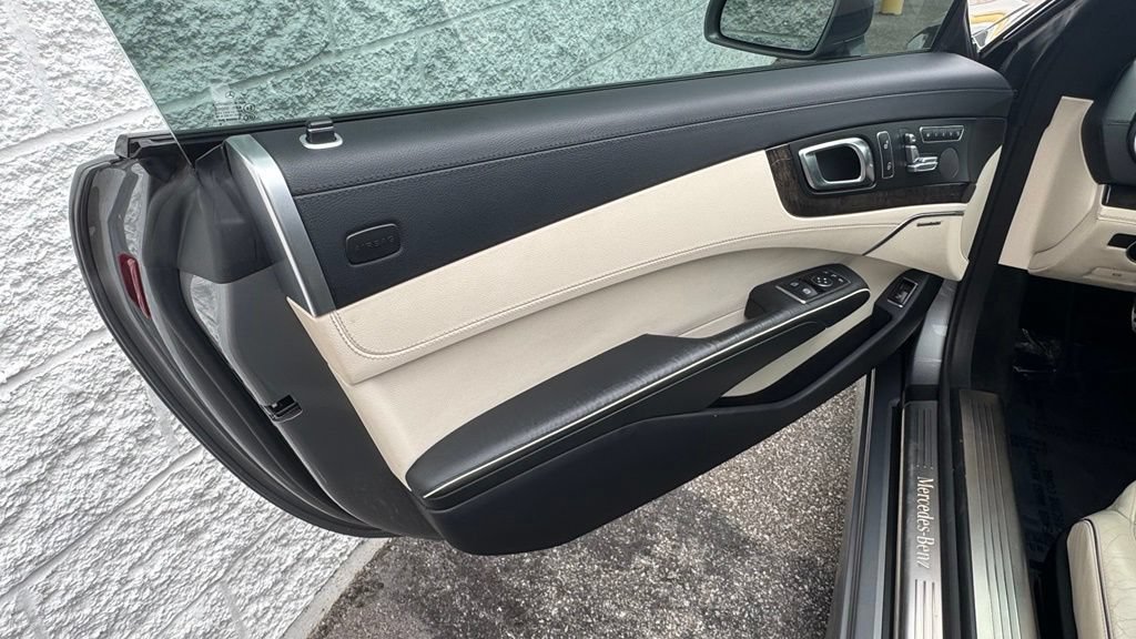 Used 2013 Mercedes-Benz SL 550 image 26