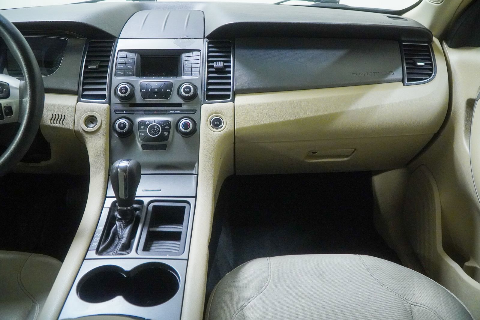 Used 2014 Ford Taurus SE FWD image 28