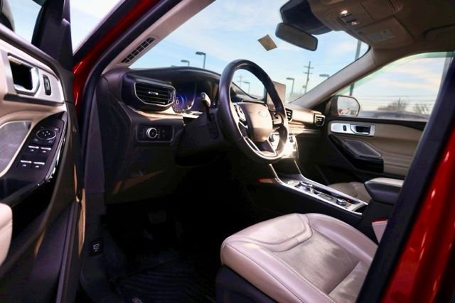 Used 2021 Ford Explorer Platinum w/ Equipment Group 601A image 4