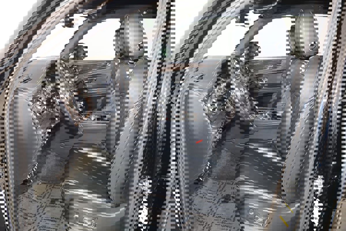 Used 2019 Bentley Bentayga image 12