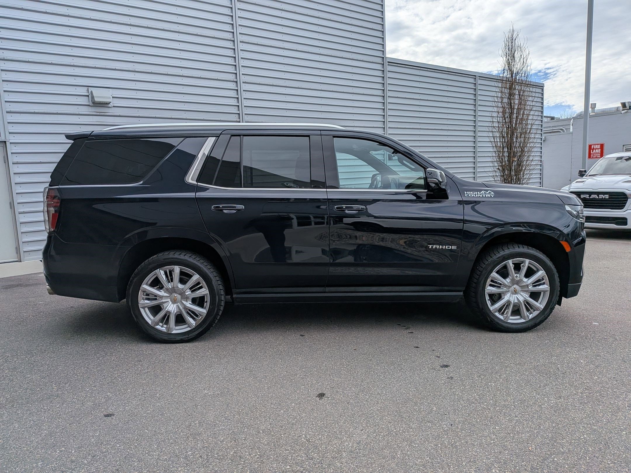 Used 2021 Chevrolet Tahoe High Country AWD/4WD image 4