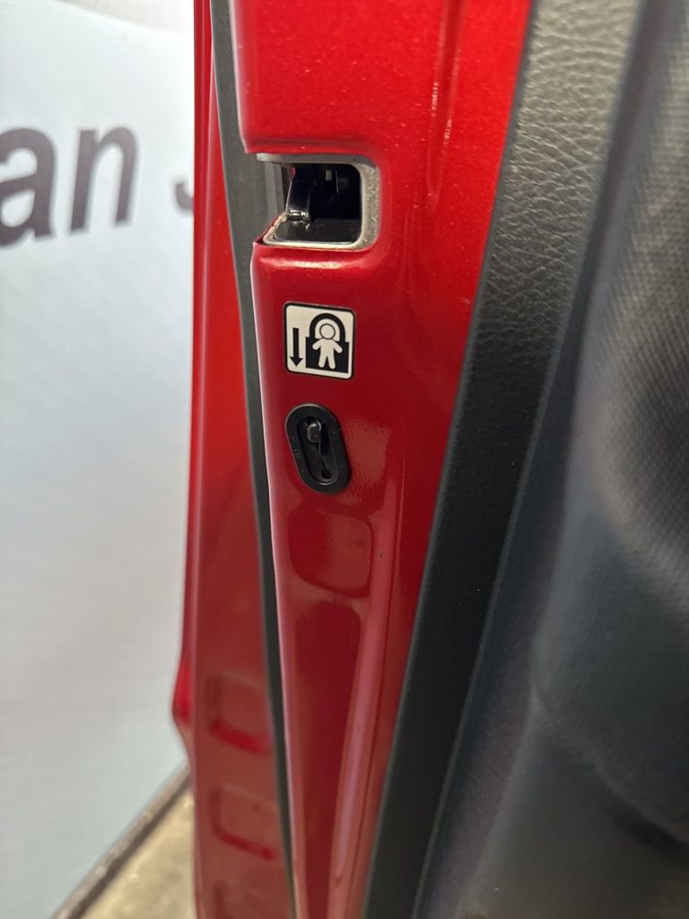 Used 2016 Toyota Tacoma SR image 29