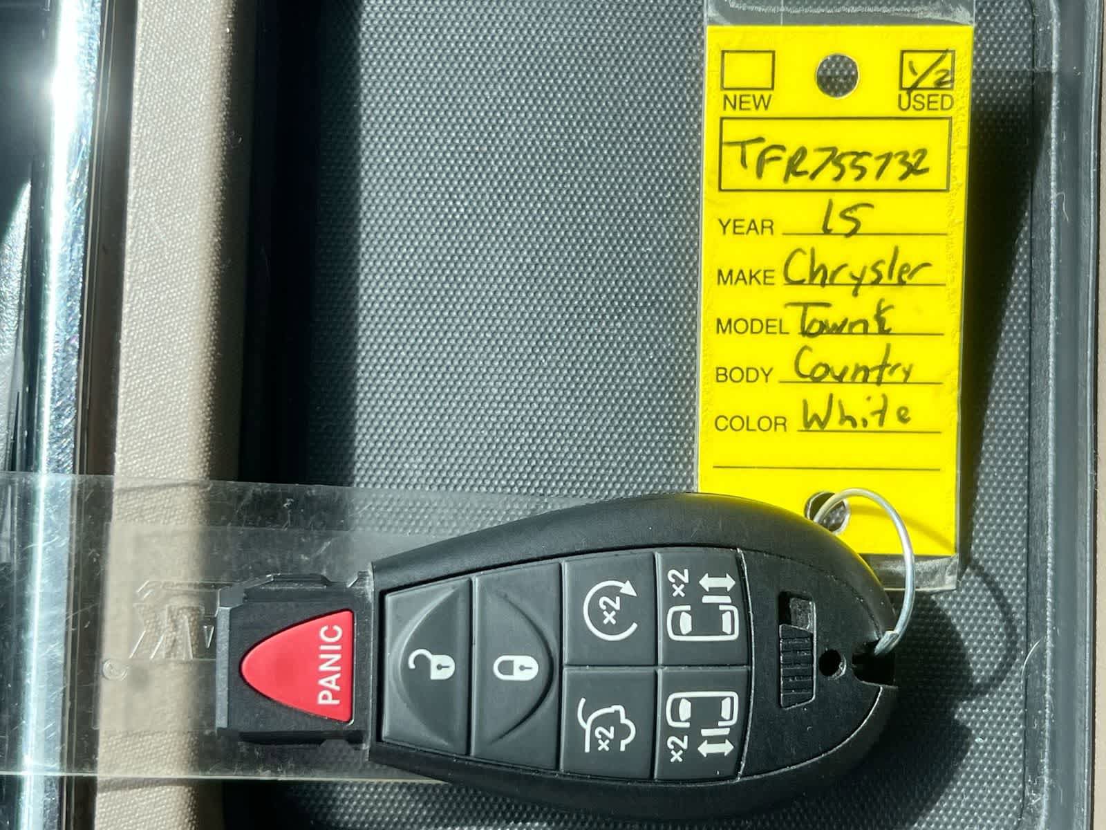 Used 2015 Chrysler Town & Country Touring-L w/ Driver Convenience Group FWD image 33