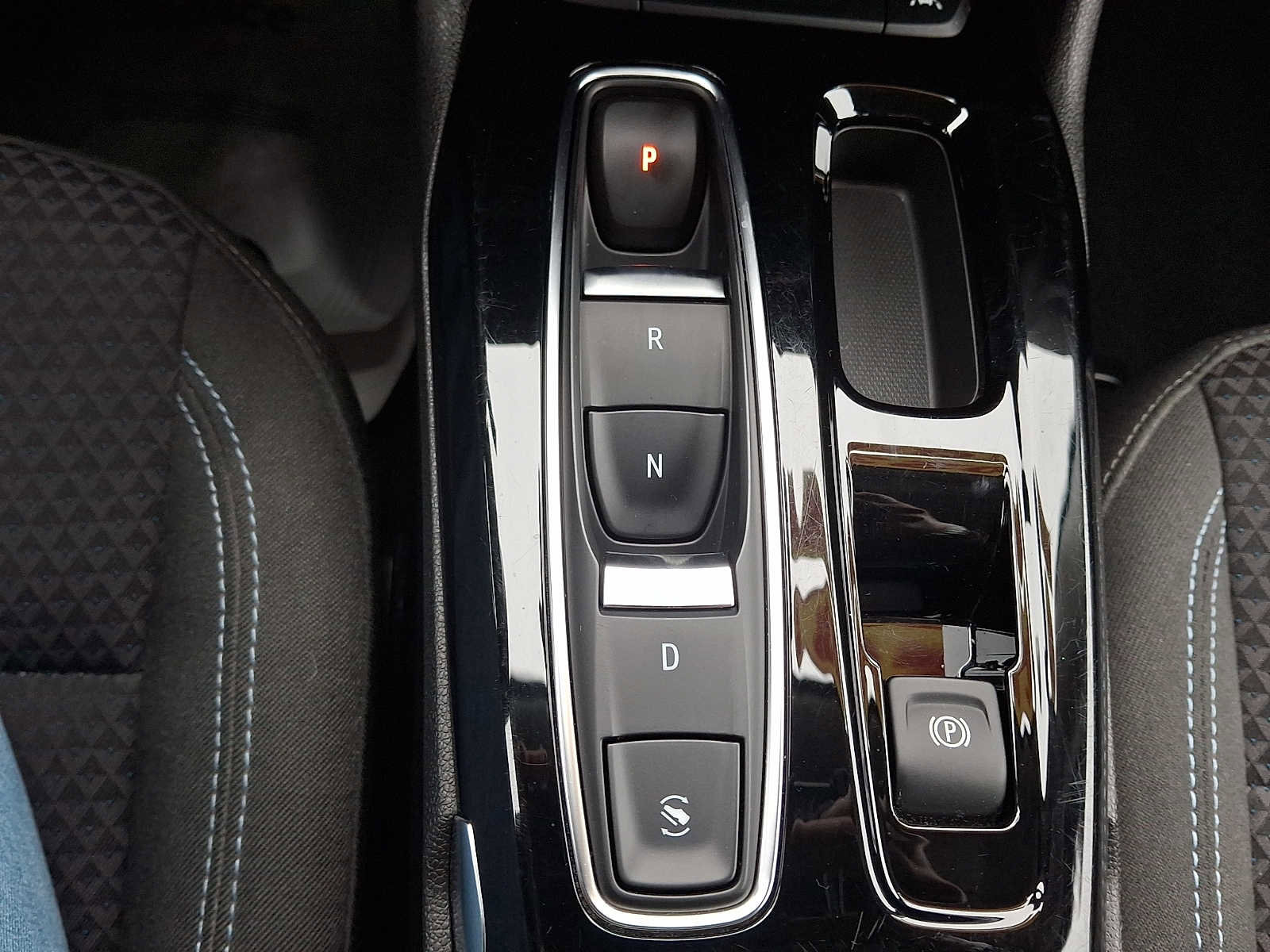 Used 2023 Chevrolet Bolt EUV LT FWD image 16