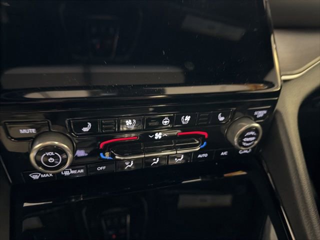 Used 2022 Jeep Grand Cherokee Overland AWD/4WD image 29