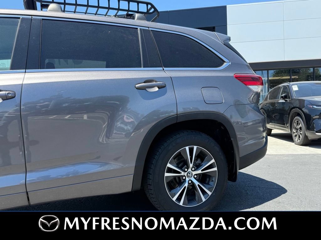 Used 2018 Toyota Highlander Plus w/ Preferred Accessory Package AWD/4WD image 6