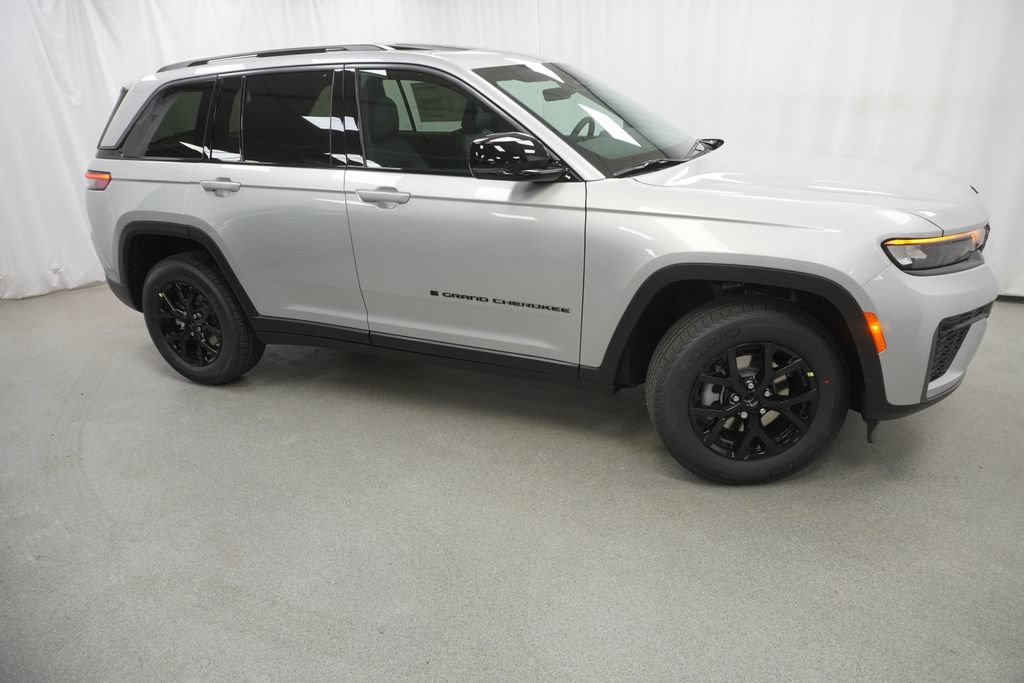 New 2026 Jeep Grand Cherokee Altitude AWD/4WD image 9