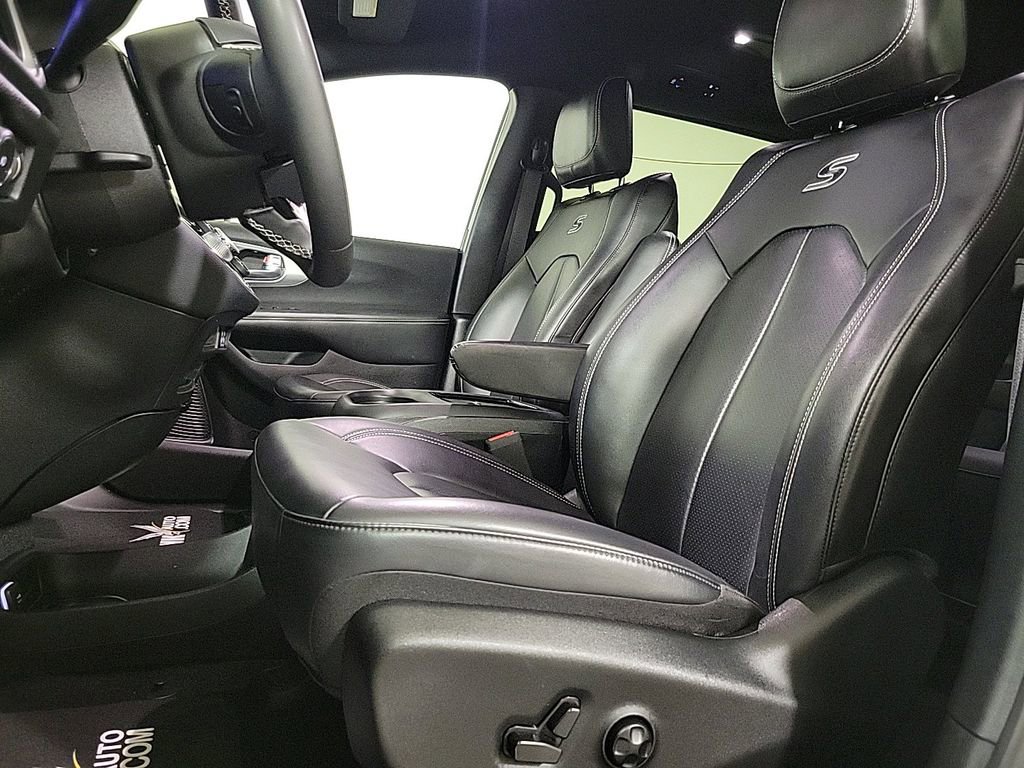 Used 2024 Chrysler Pacifica Select image 12