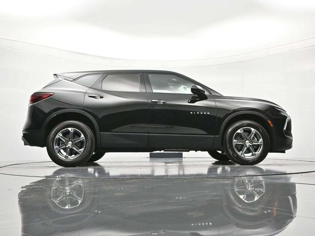 Used 2025 Chevrolet Blazer LT image 39