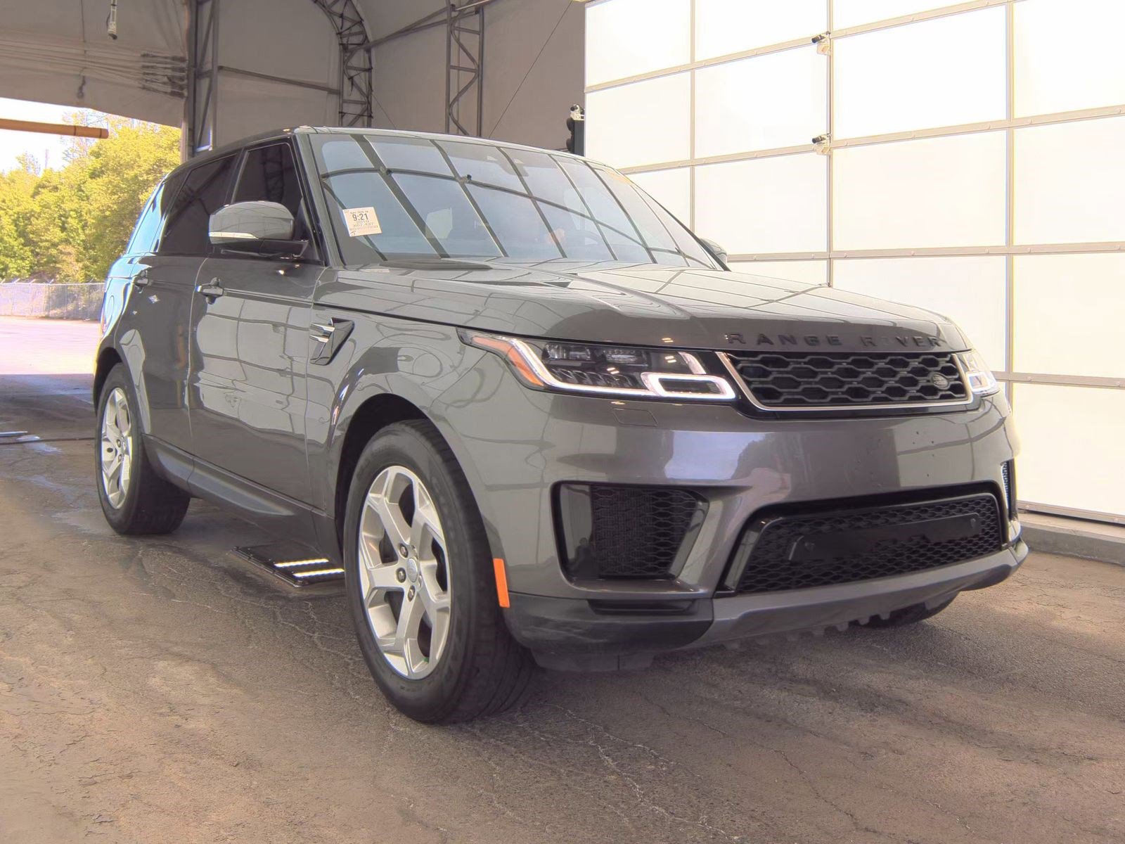 Used 2019 Land Rover Range Rover Sport SE AWD/4WD image 4