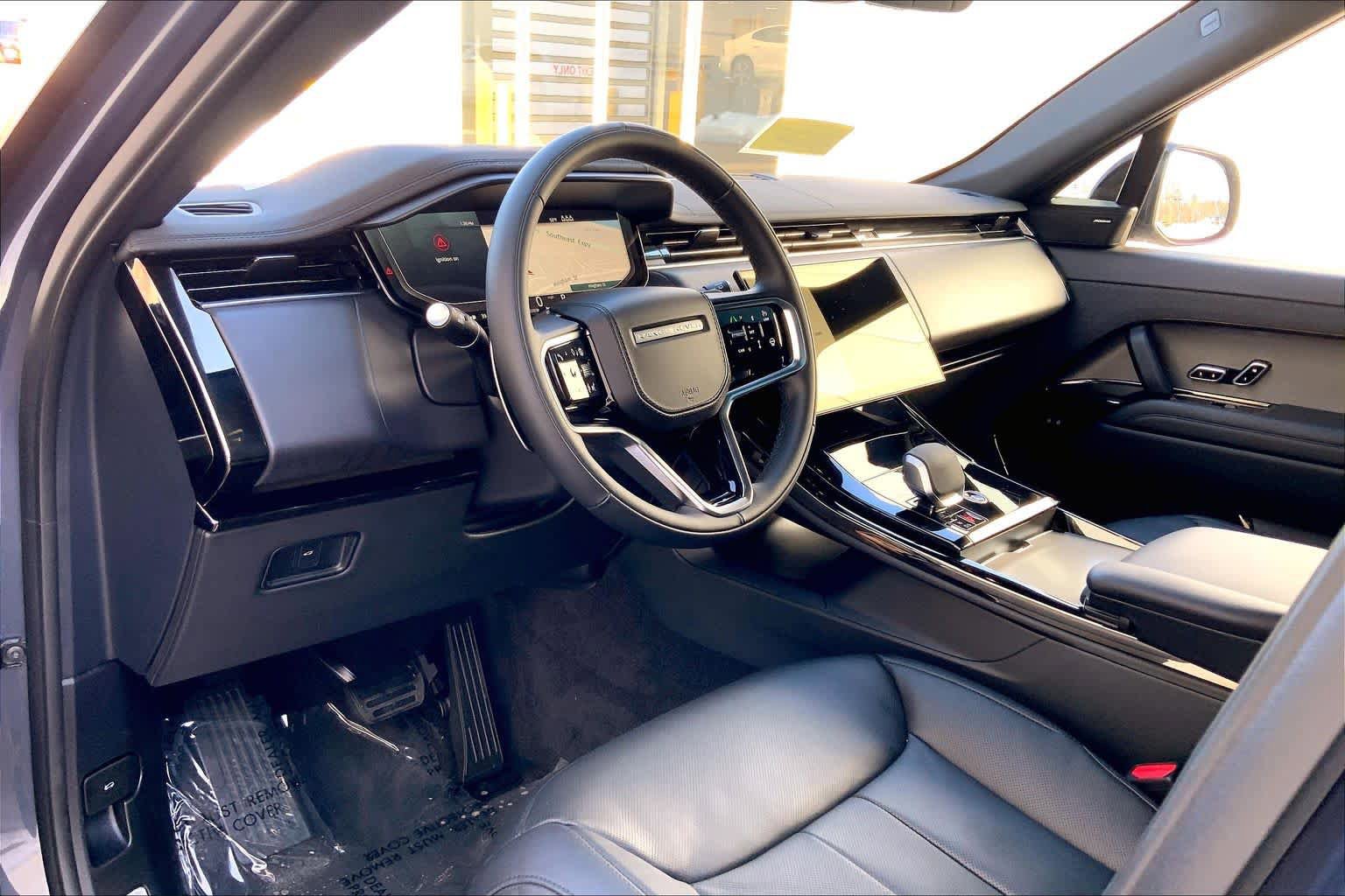 Used 2025 Land Rover Range Rover Sport SE AWD/4WD image 16