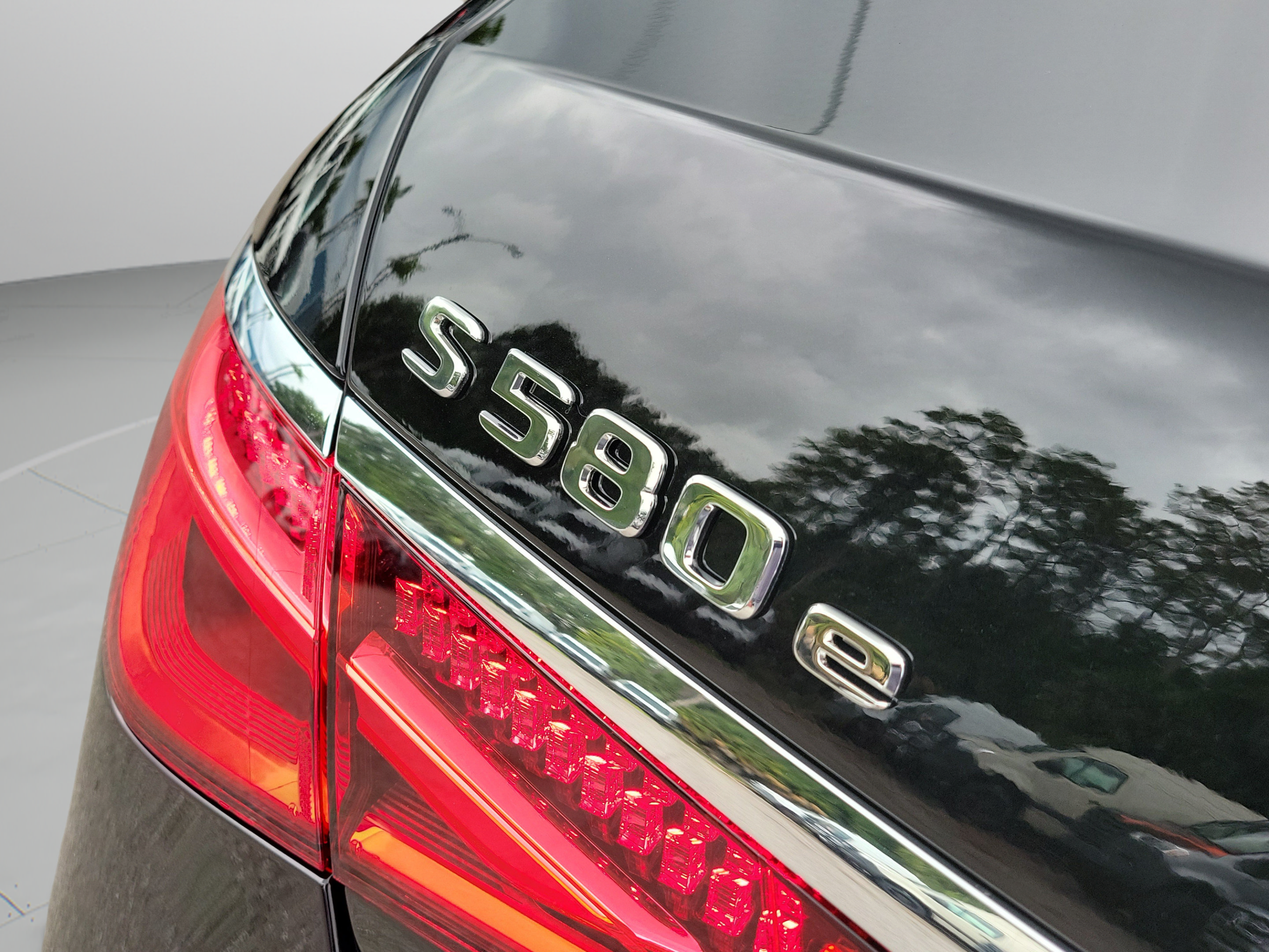 New 2026 Mercedes-Benz S 580e 4MATIC Sedan image 29