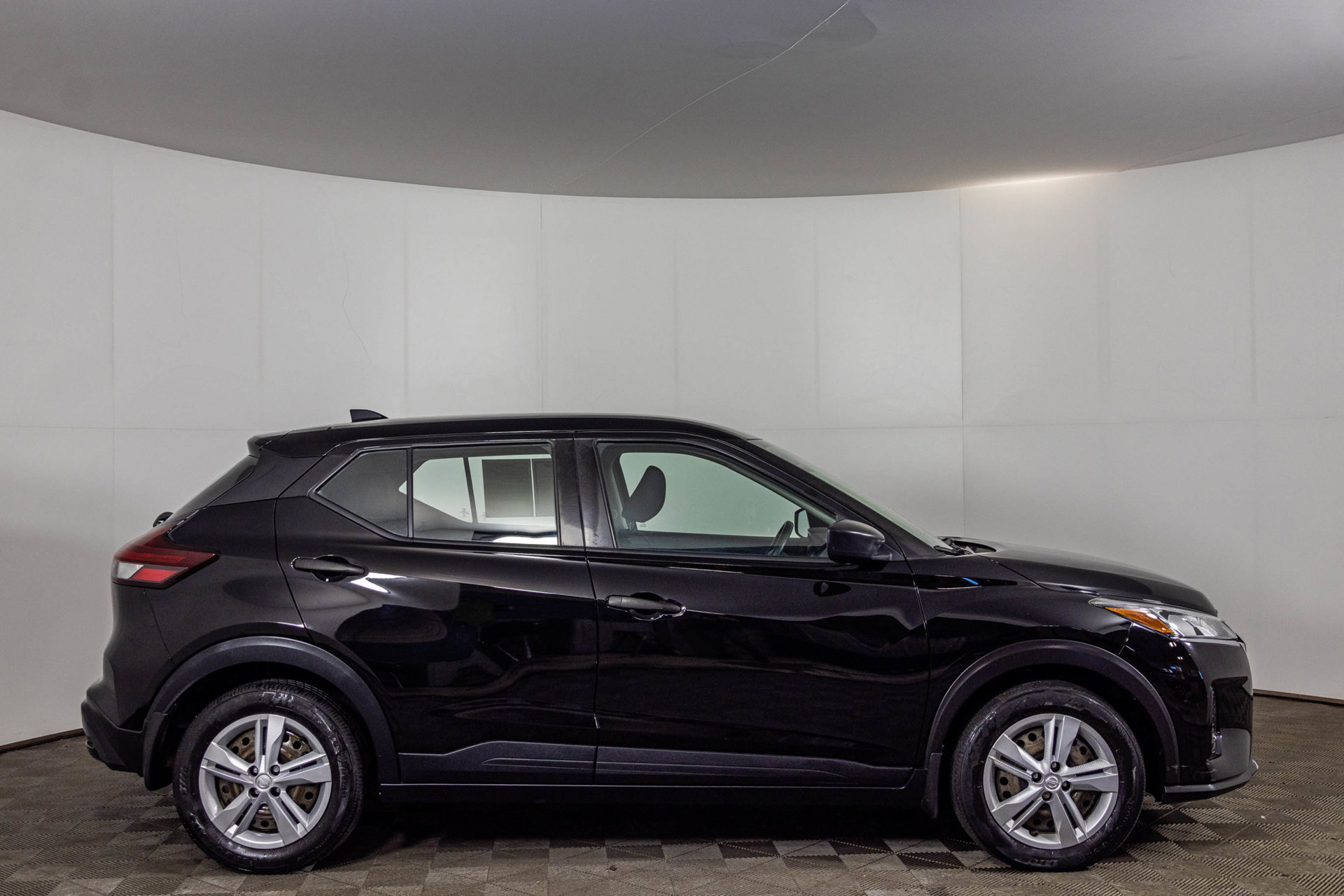 Used 2022 Nissan Kicks S FWD image 11