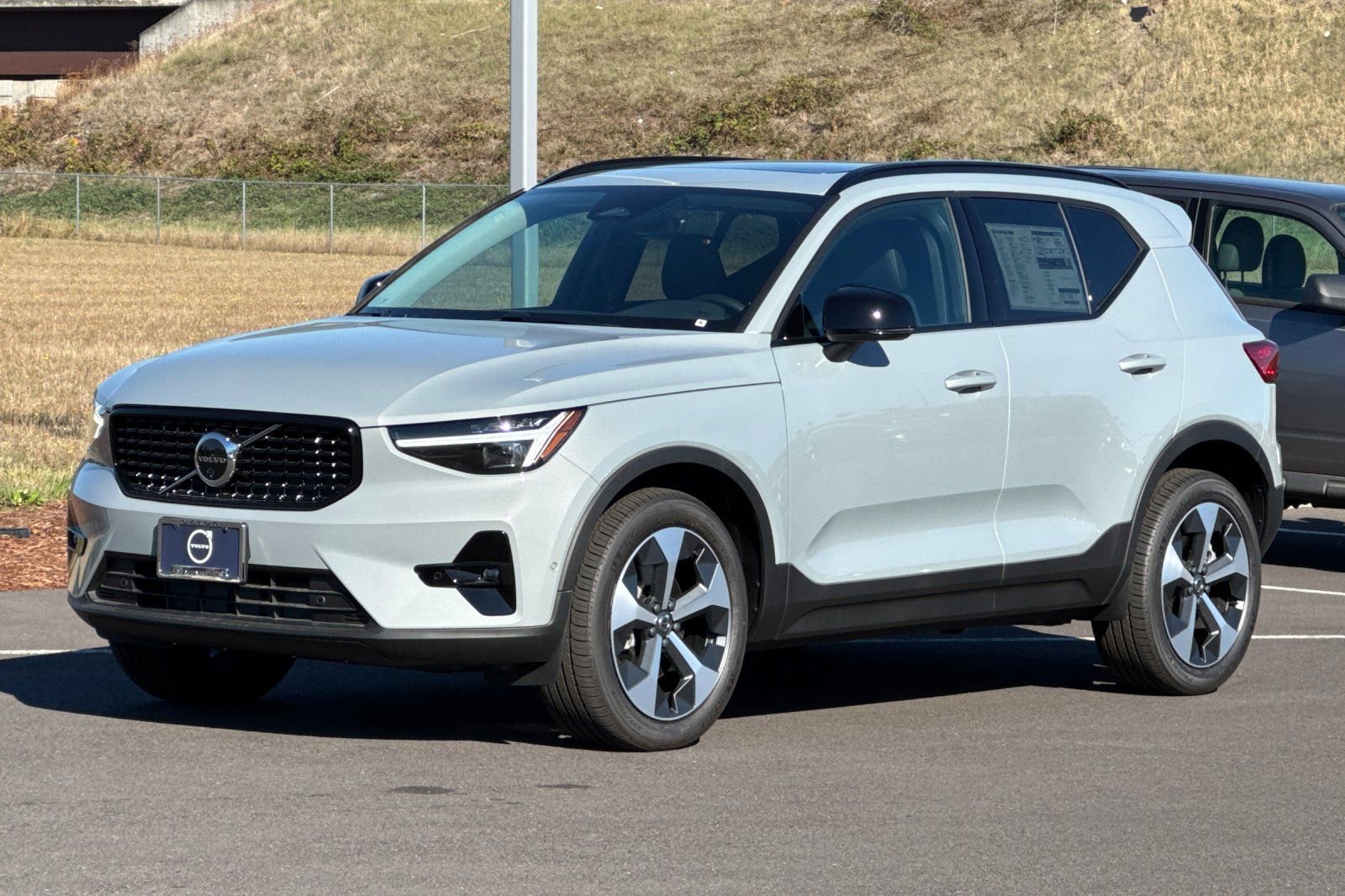 Used 2026 Volvo XC40 B5 Plus w/ Protection Package Premier AWD/4WD image 7