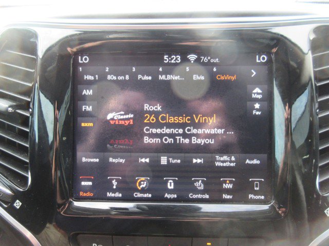 Used 2019 Jeep Cherokee Overland w/ Technology Group image 27