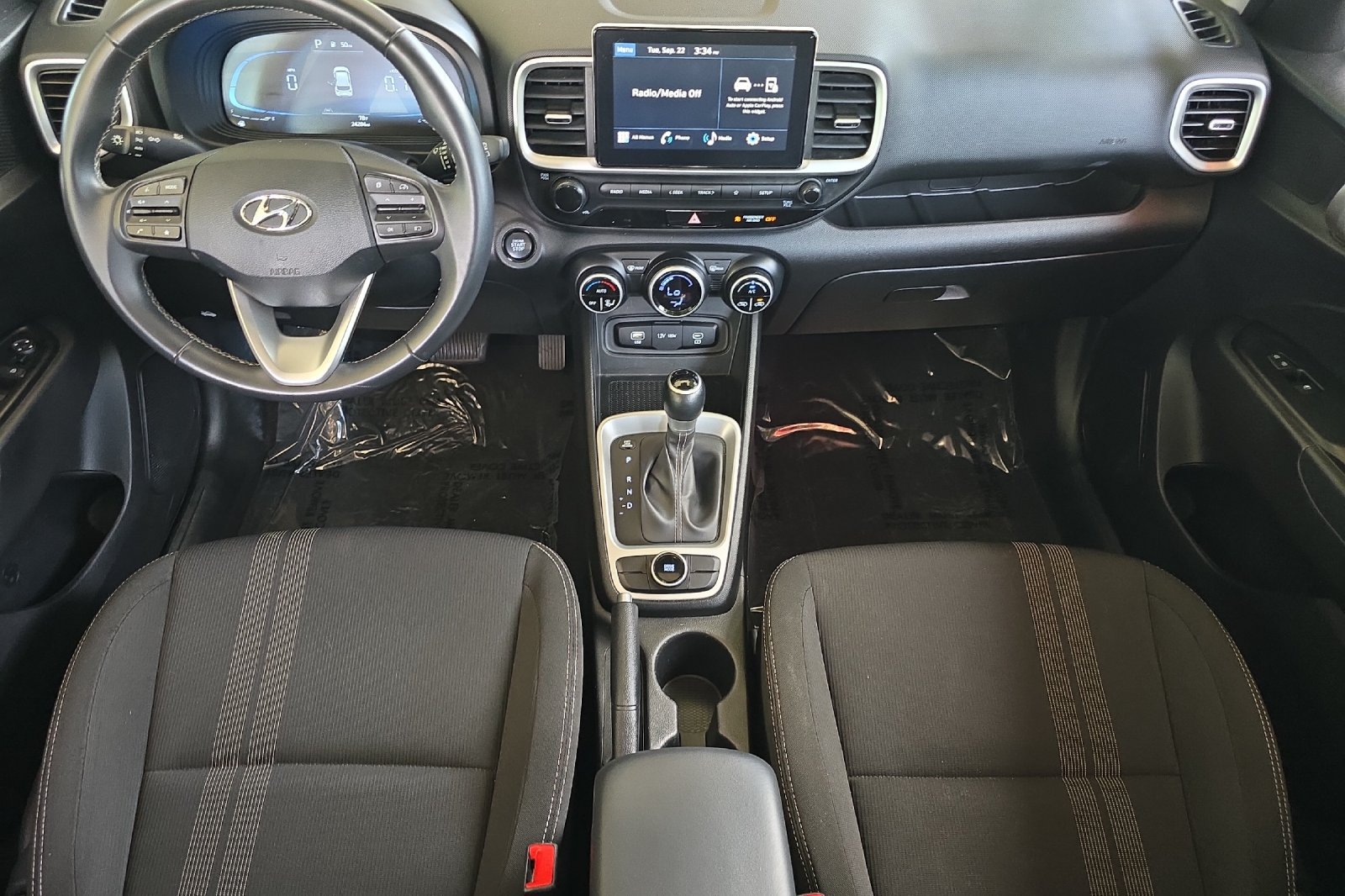 Used 2025 Hyundai Venue SEL FWD image 13