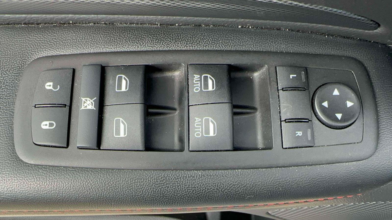 Used 2025 Dodge Durango GT AWD/4WD image 14