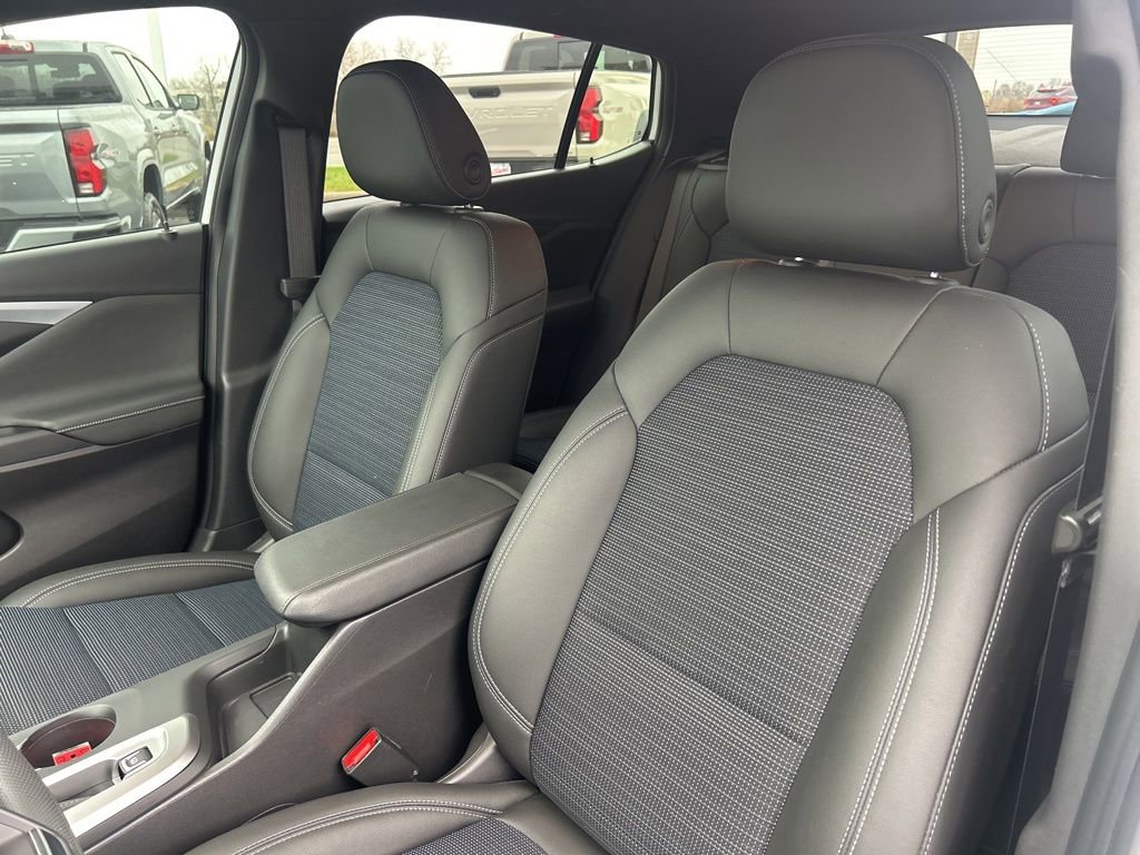 Certified 2025 Buick Envista Preferred image 17