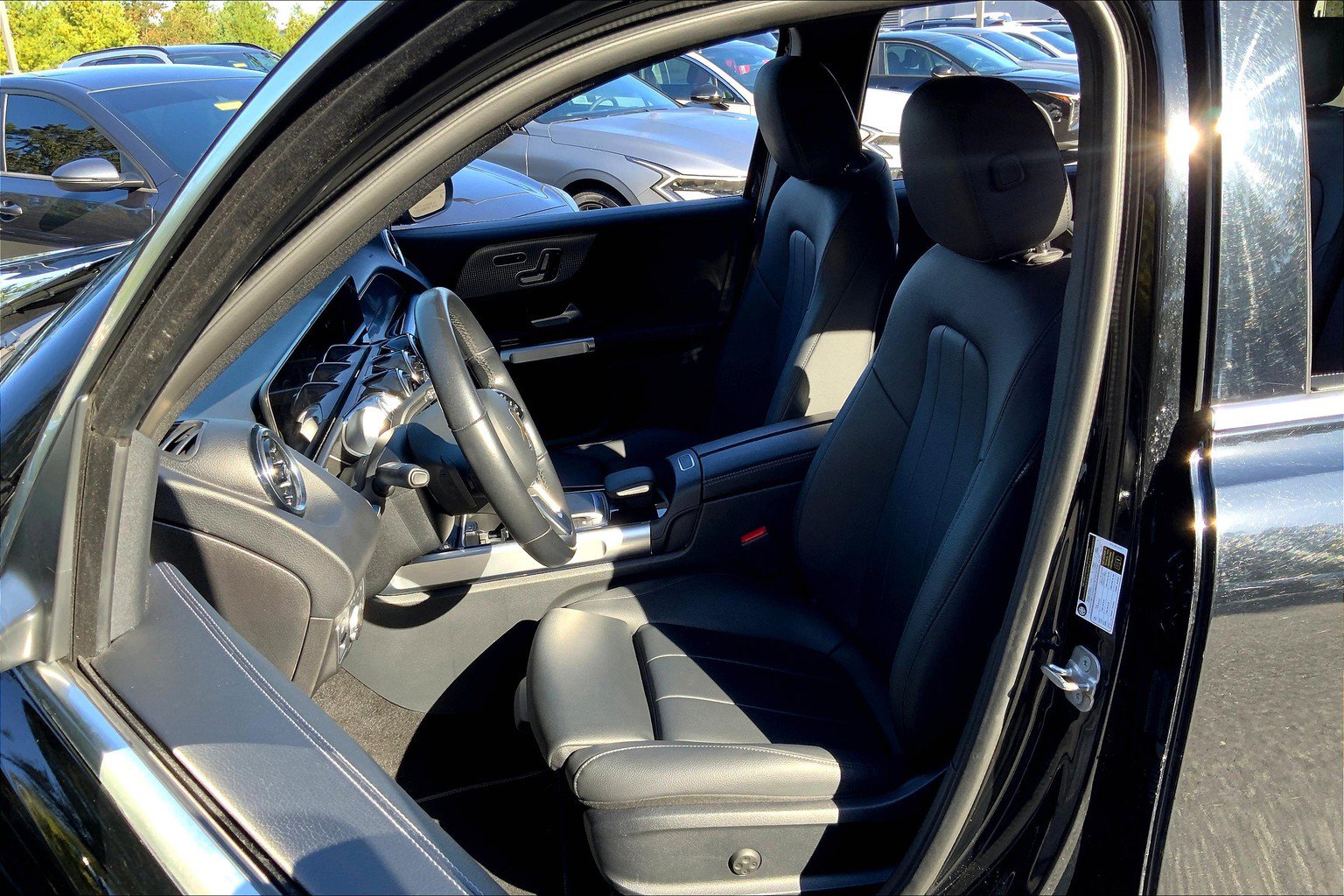 Used 2023 Mercedes-Benz GLB 250 4MATIC image 28