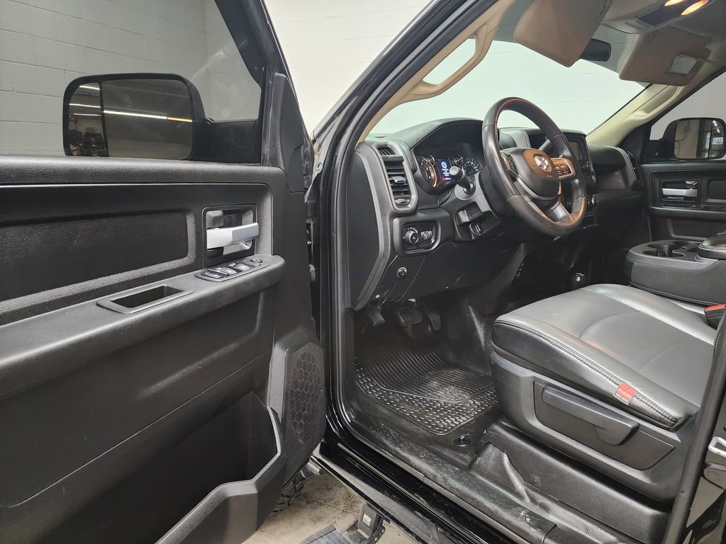 Used 2019 RAM 3500 Tradesman w/ Chrome Appearance Group image 11