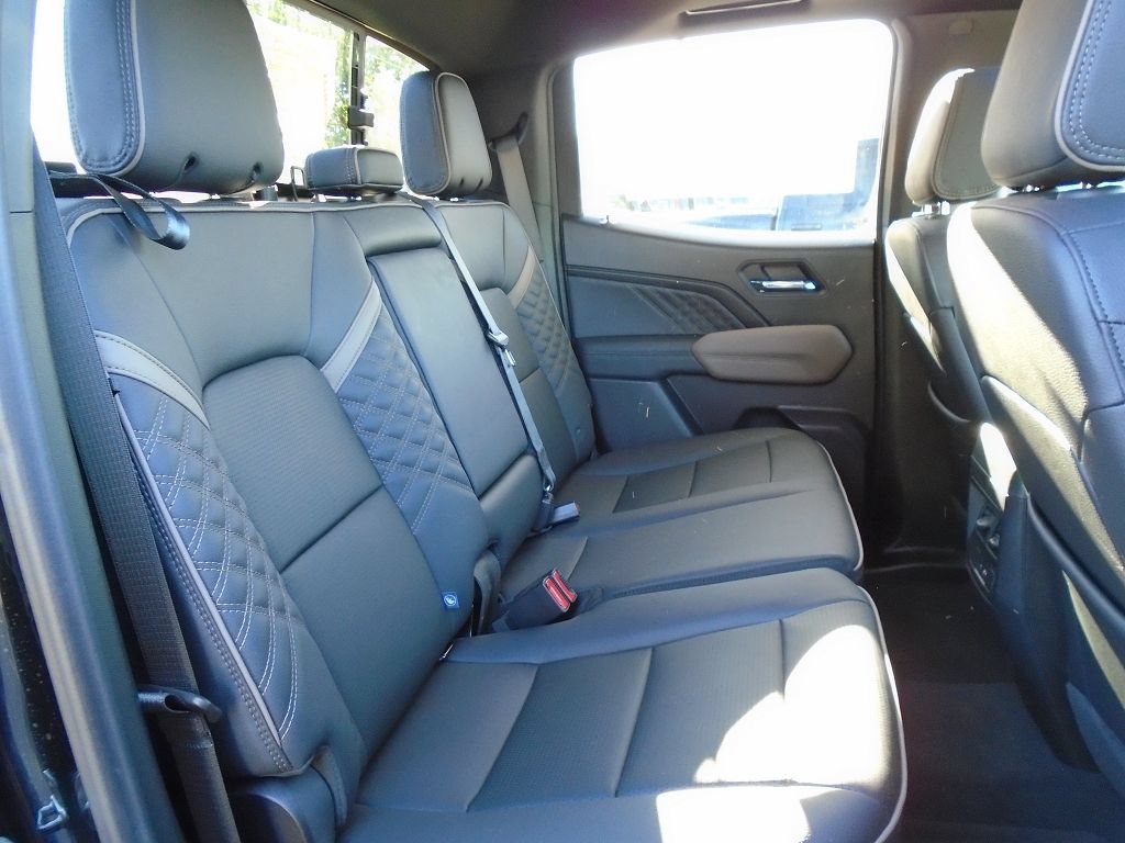 Used 2025 GMC Canyon Denali AWD/4WD image 10
