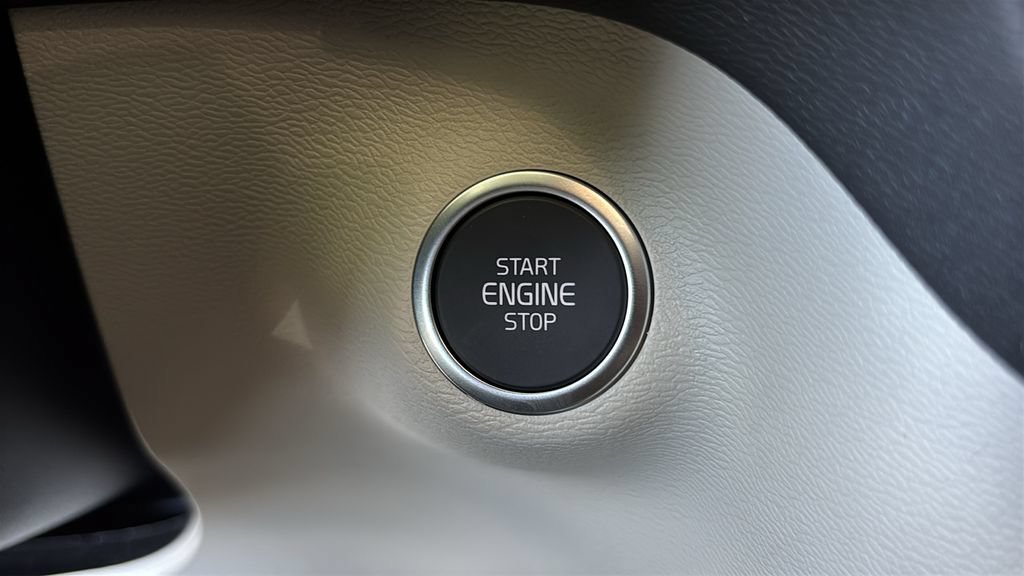 New 2026 Volvo XC40 B5 Plus w/ Protection Package Premier AWD/4WD image 13