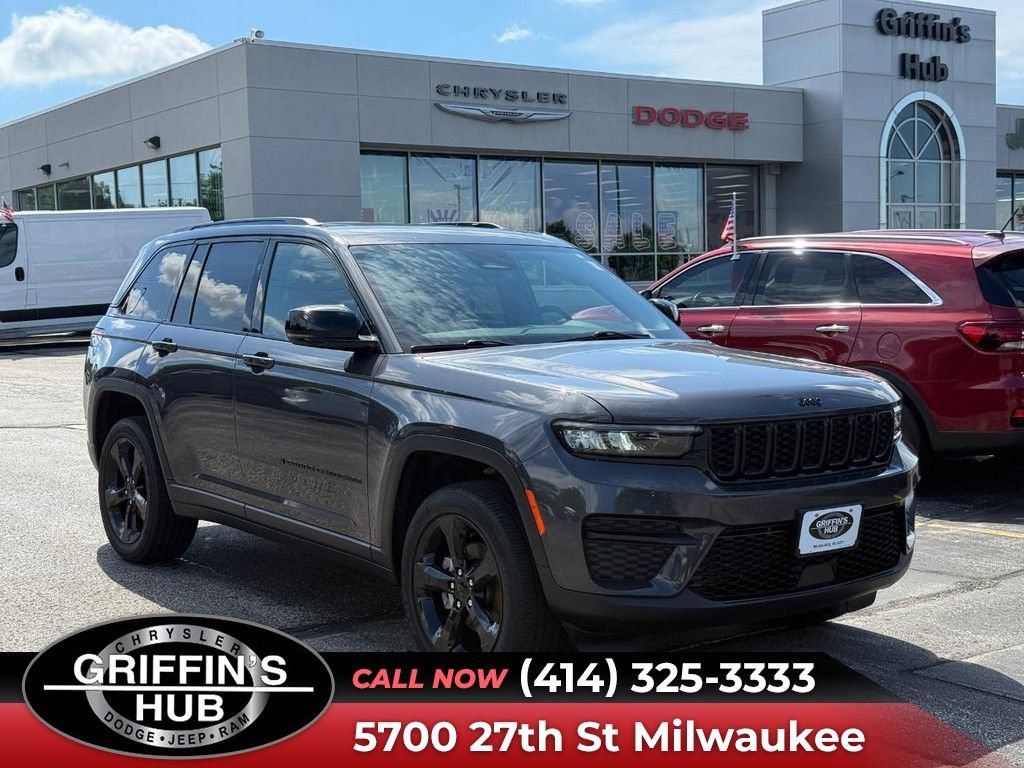 Used 2022 Jeep Grand Cherokee Altitude AWD/4WD image 1