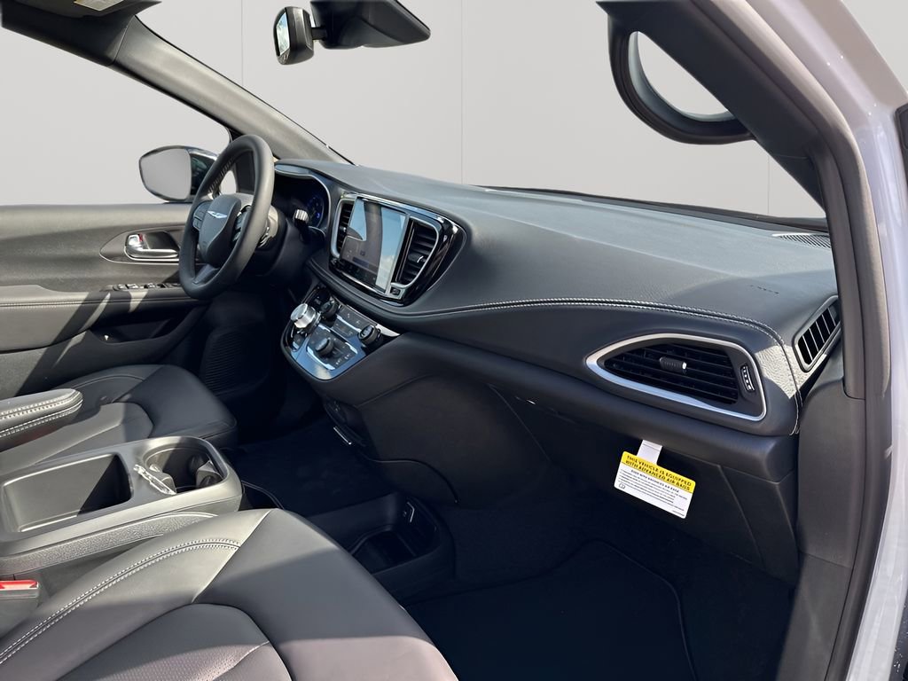 New 2026 Chrysler Pacifica Select w/ S Appearance Package FWD image 16