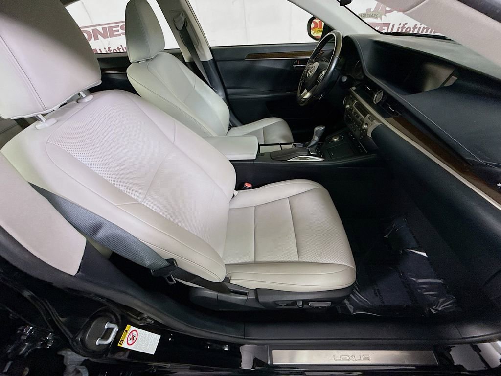 Used 2016 Lexus ES 350 350 w/ Navigation System Package image 31