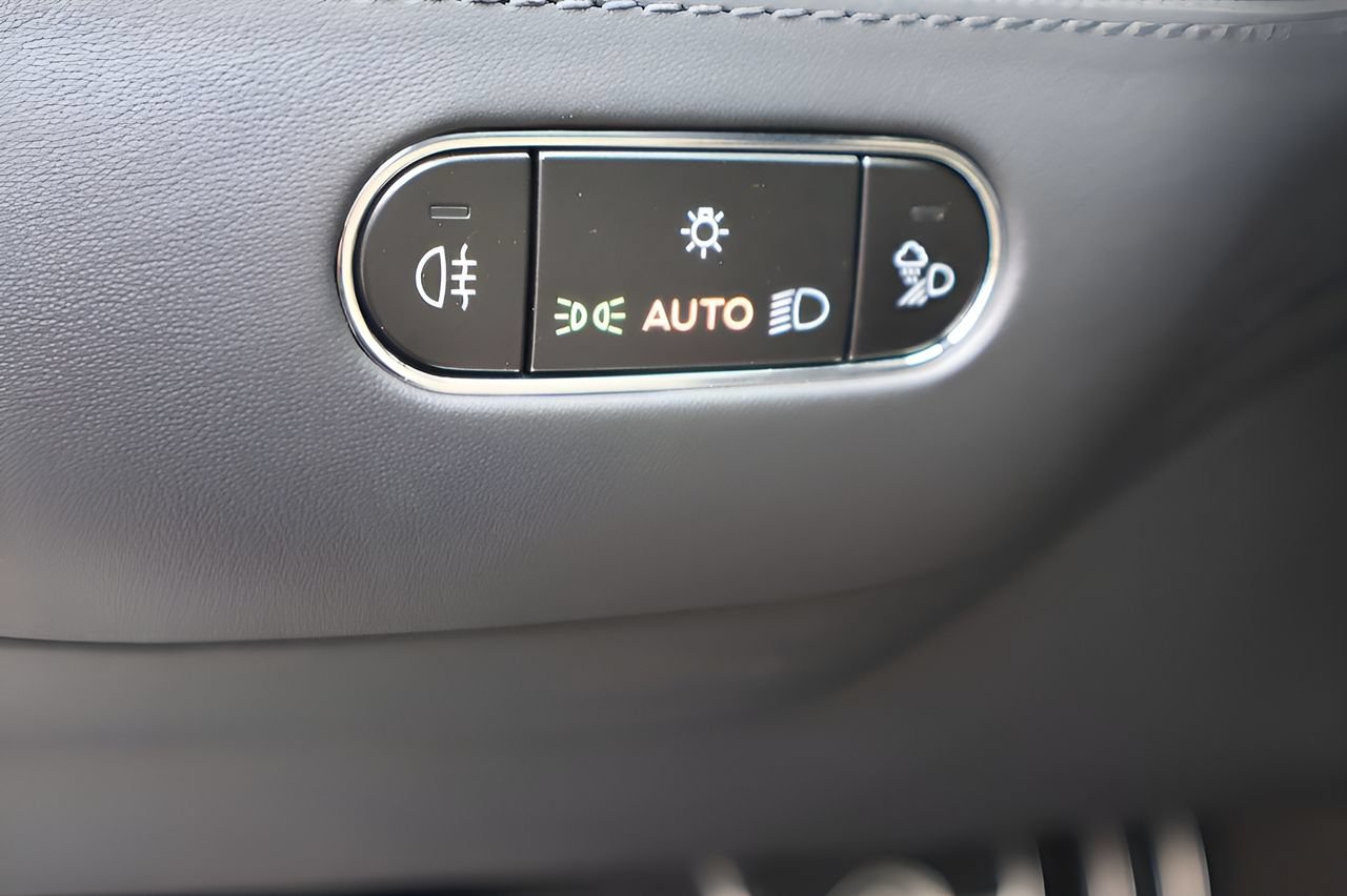 Used 2025 Bentley Bentayga Extended Wheelbase AWD/4WD image 25