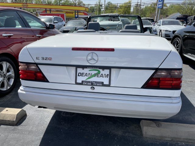 Used 1994 Mercedes-Benz E 320 Convertible image 7