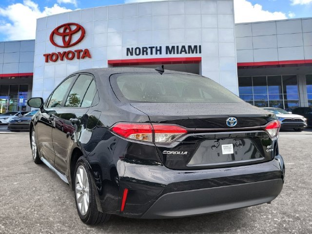 Used 2025 Toyota Corolla LE w/ LE Premium Package FWD image 3