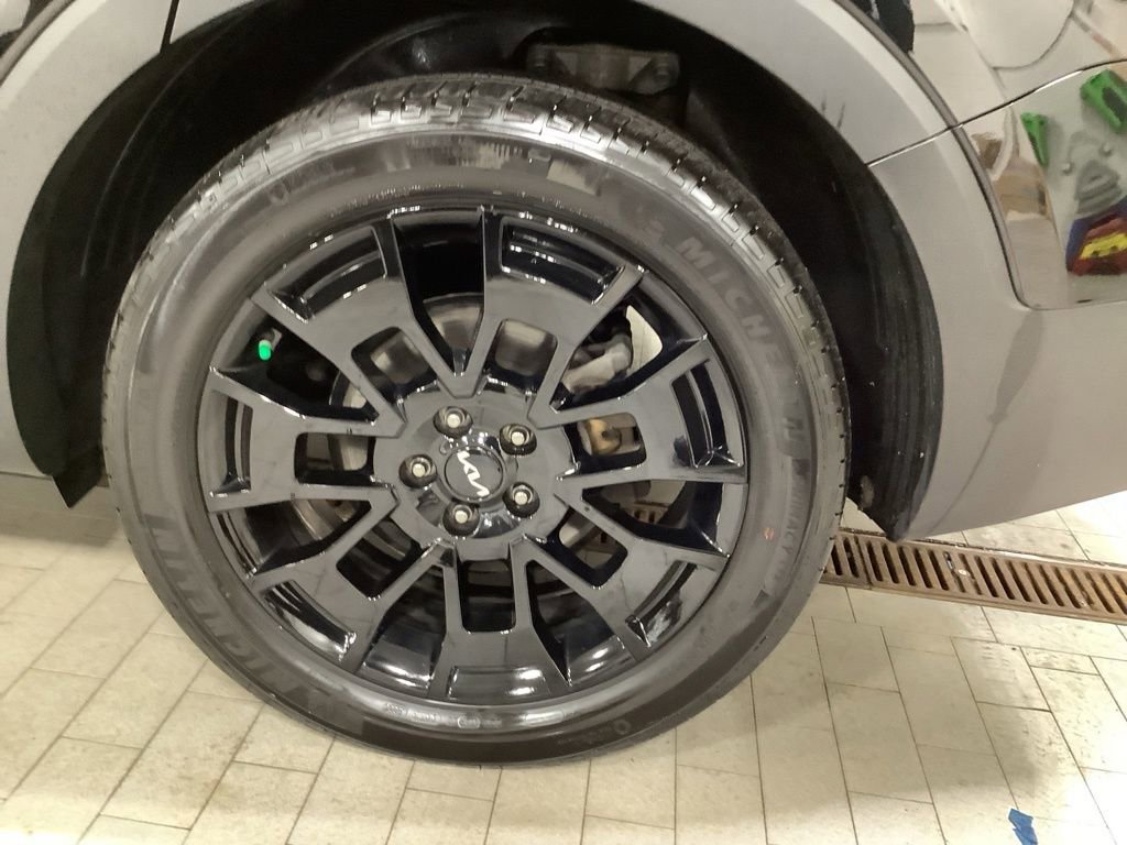 Used 2022 Kia Telluride SX w/ SX Prestige Package image 24