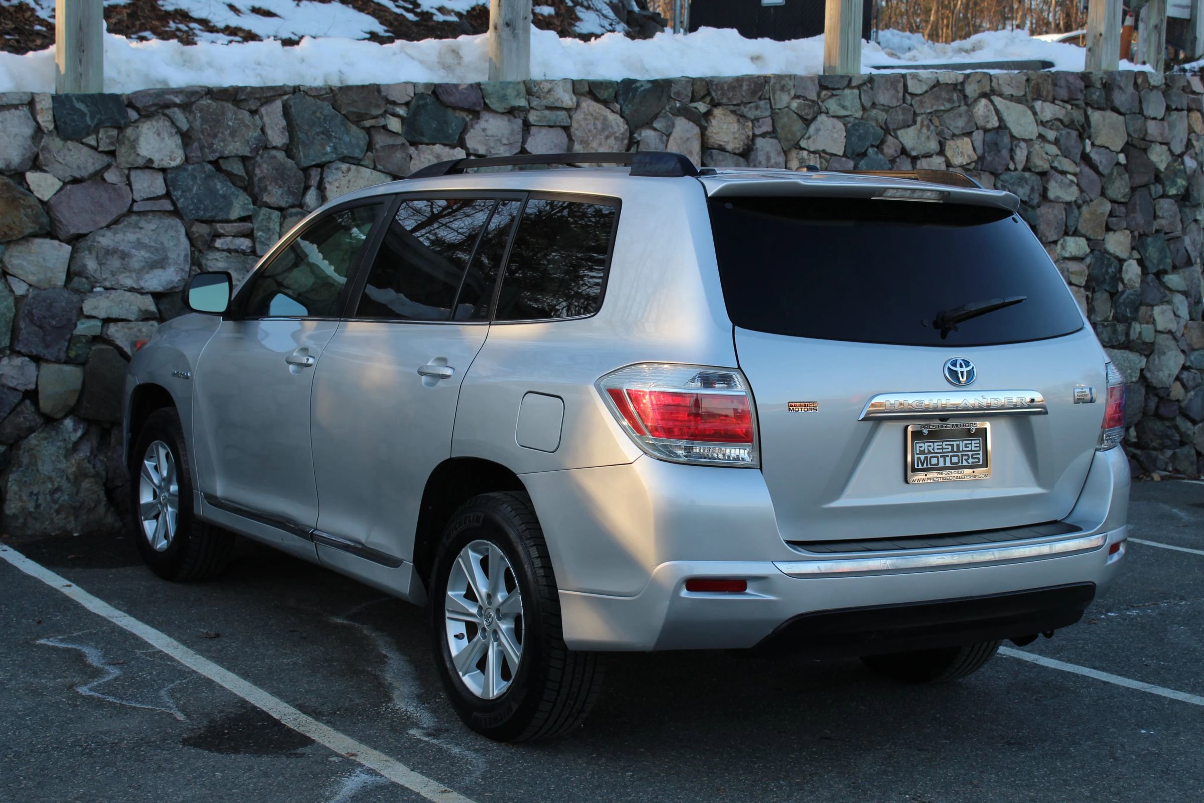 Used 2011 Toyota Highlander Hybrid w/ Cold Weather Pkg image 7