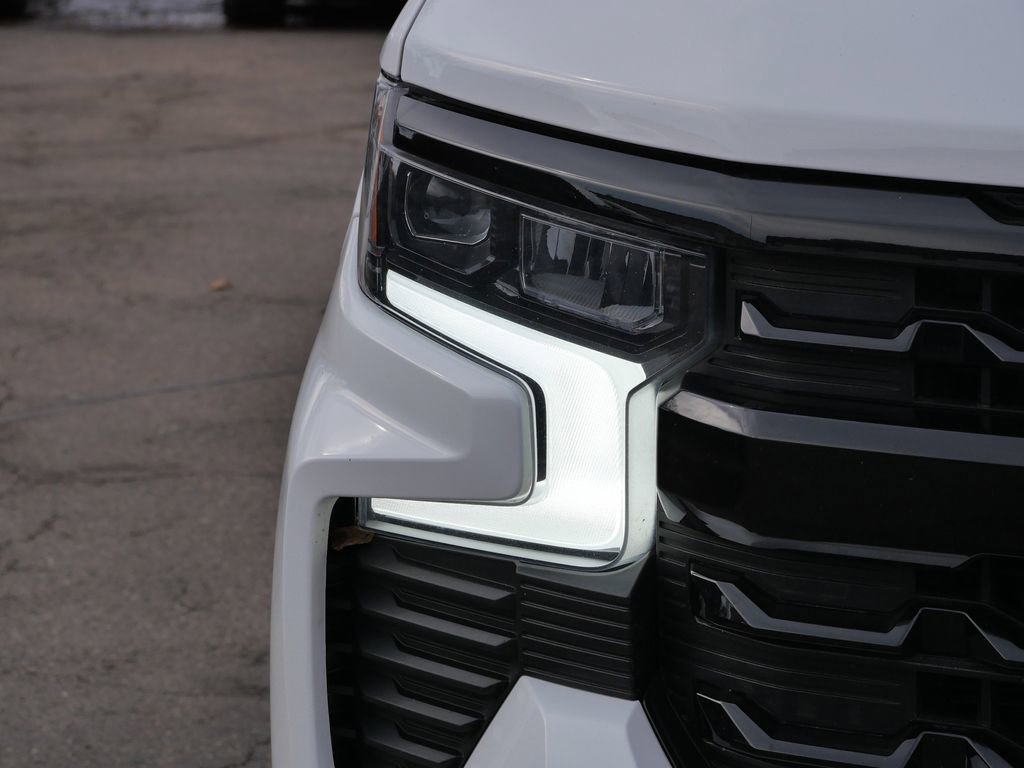 Used 2023 Chevrolet Silverado 1500 RST w/ Redline Edition AWD/4WD image 3