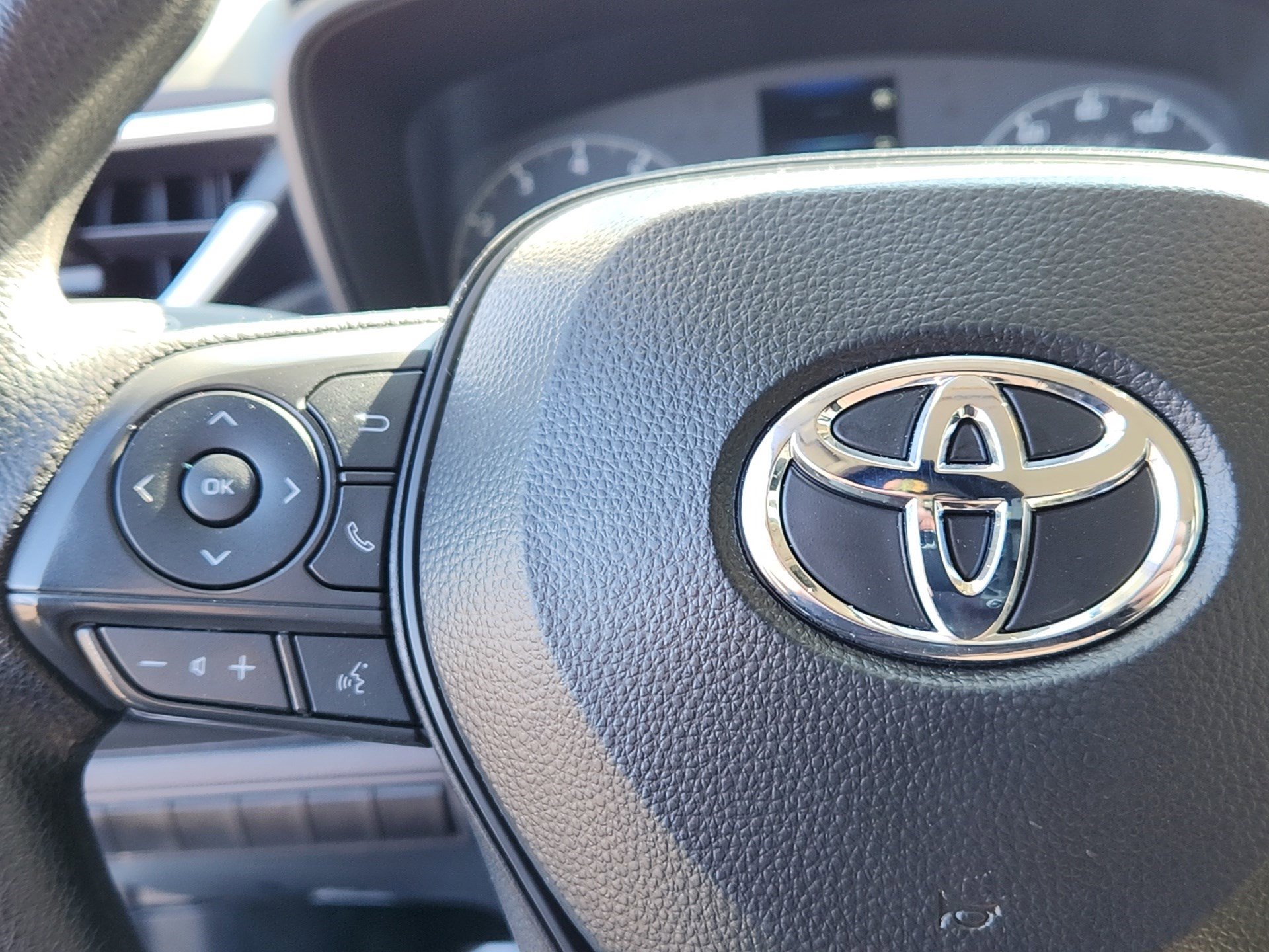 Certified 2025 Toyota Corolla LE image 17