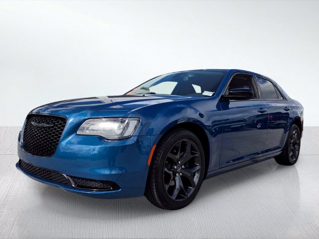 Used 2020 Chrysler 300 Touring w/ Sport Appearance Package RWD image 3