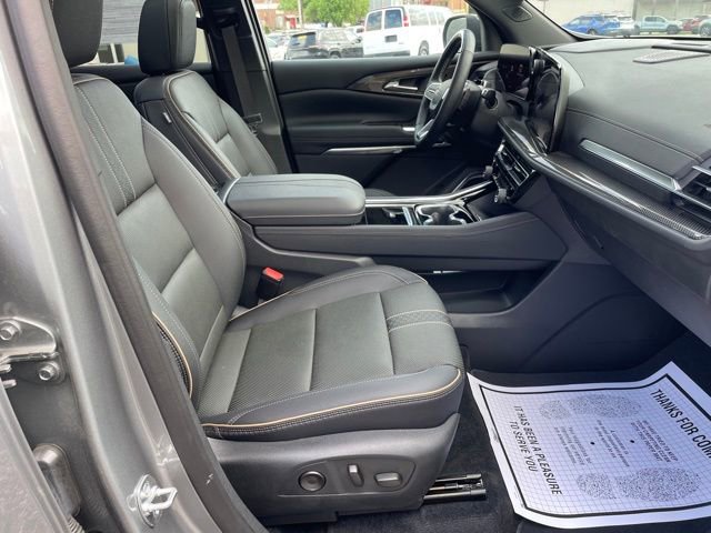 Used 2025 Chevrolet Traverse High Country image 33