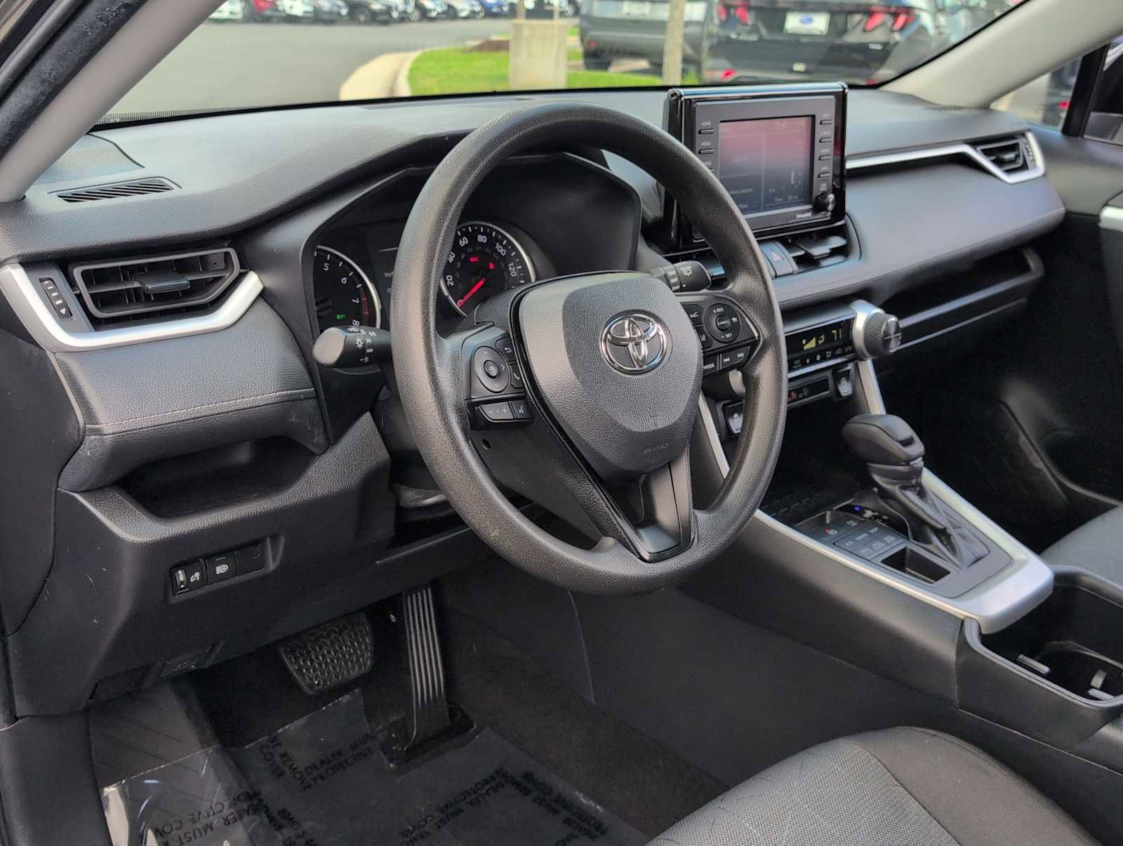 Used 2022 Toyota RAV4 XLE AWD/4WD image 10