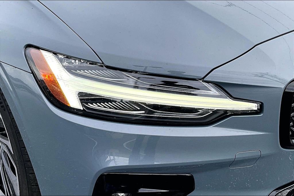 Used 2024 Volvo S60 B5 Core image 38