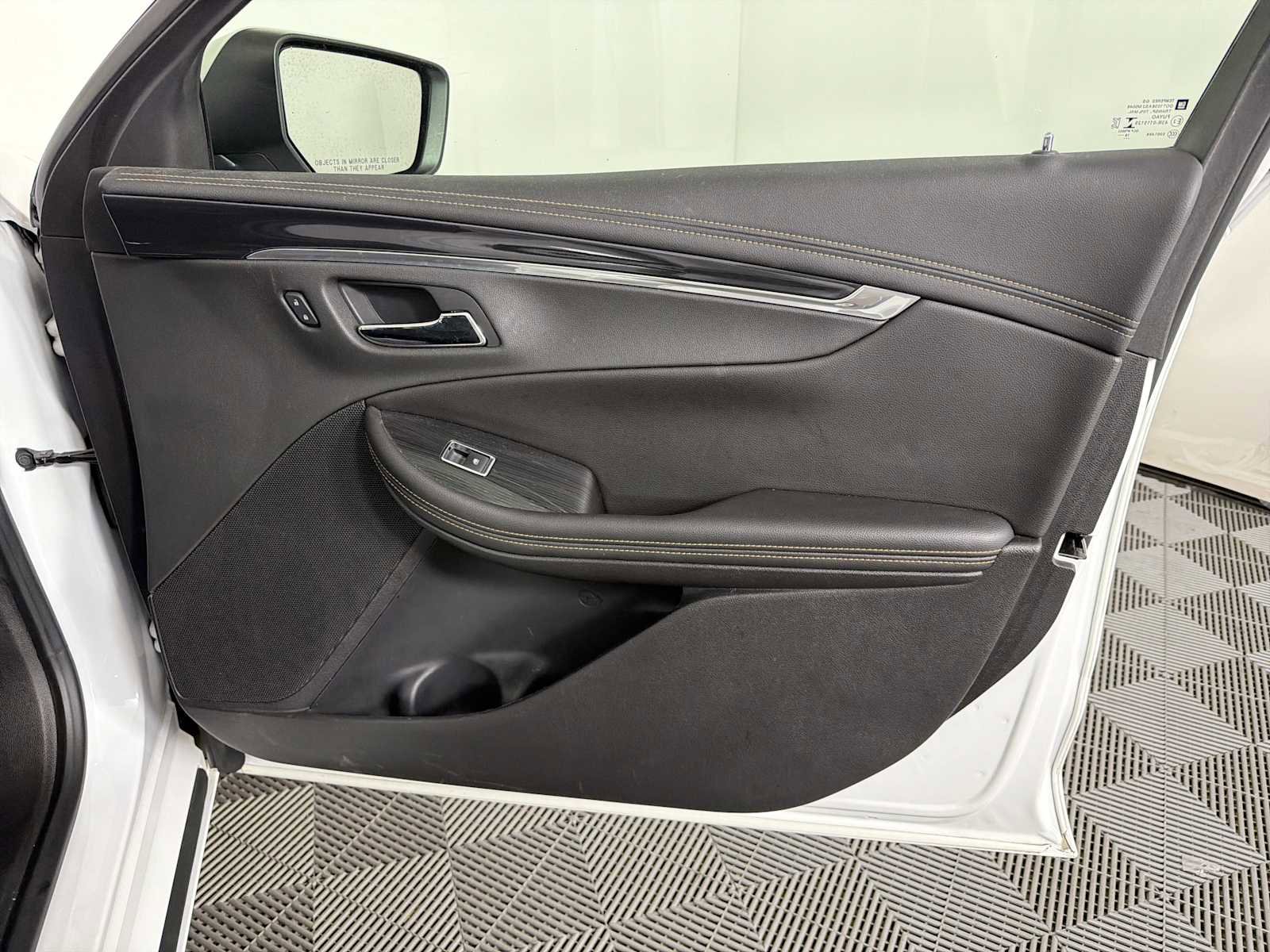 Used 2019 Chevrolet Impala LT FWD image 12