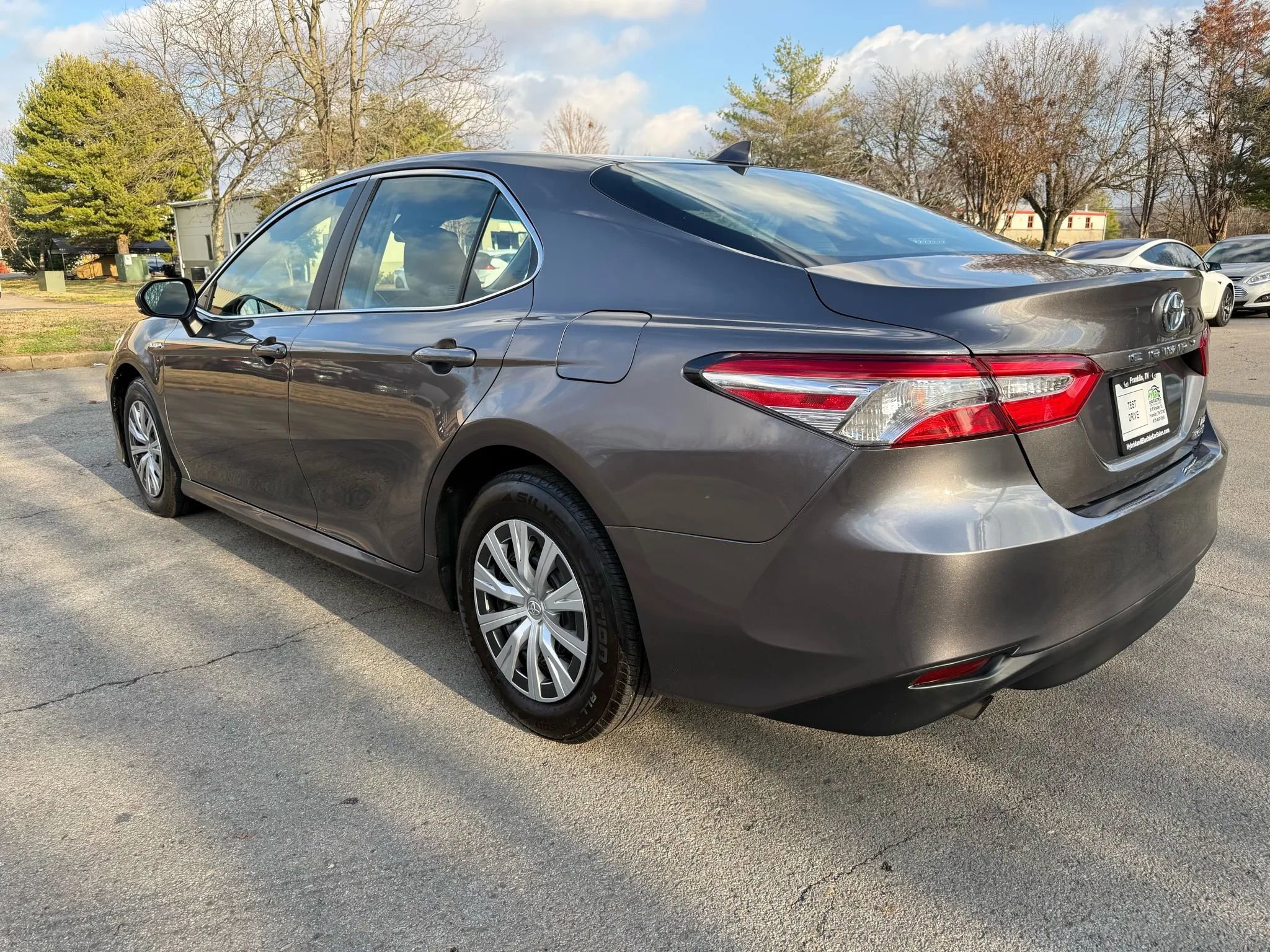 Used 2020 Toyota Camry LE image 6