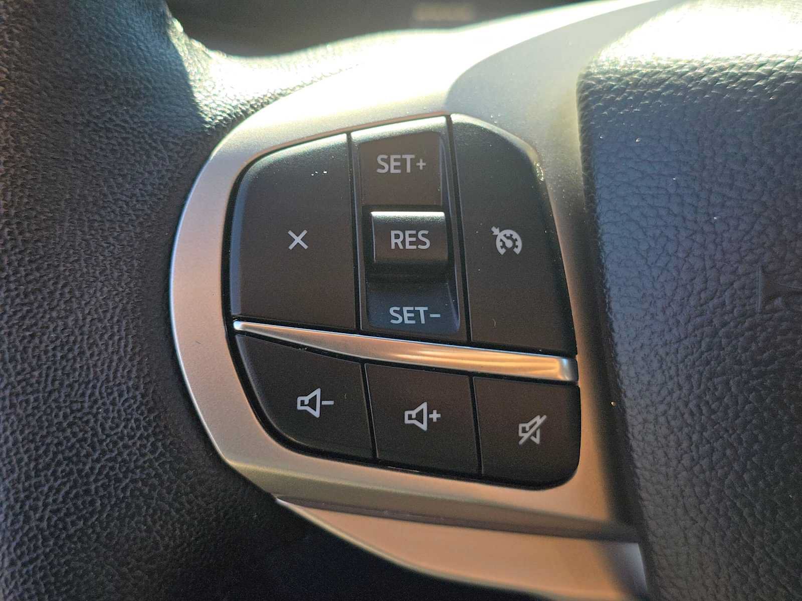 Used 2023 Ford Explorer XLT w/ Equipment Group 202A RWD image 29