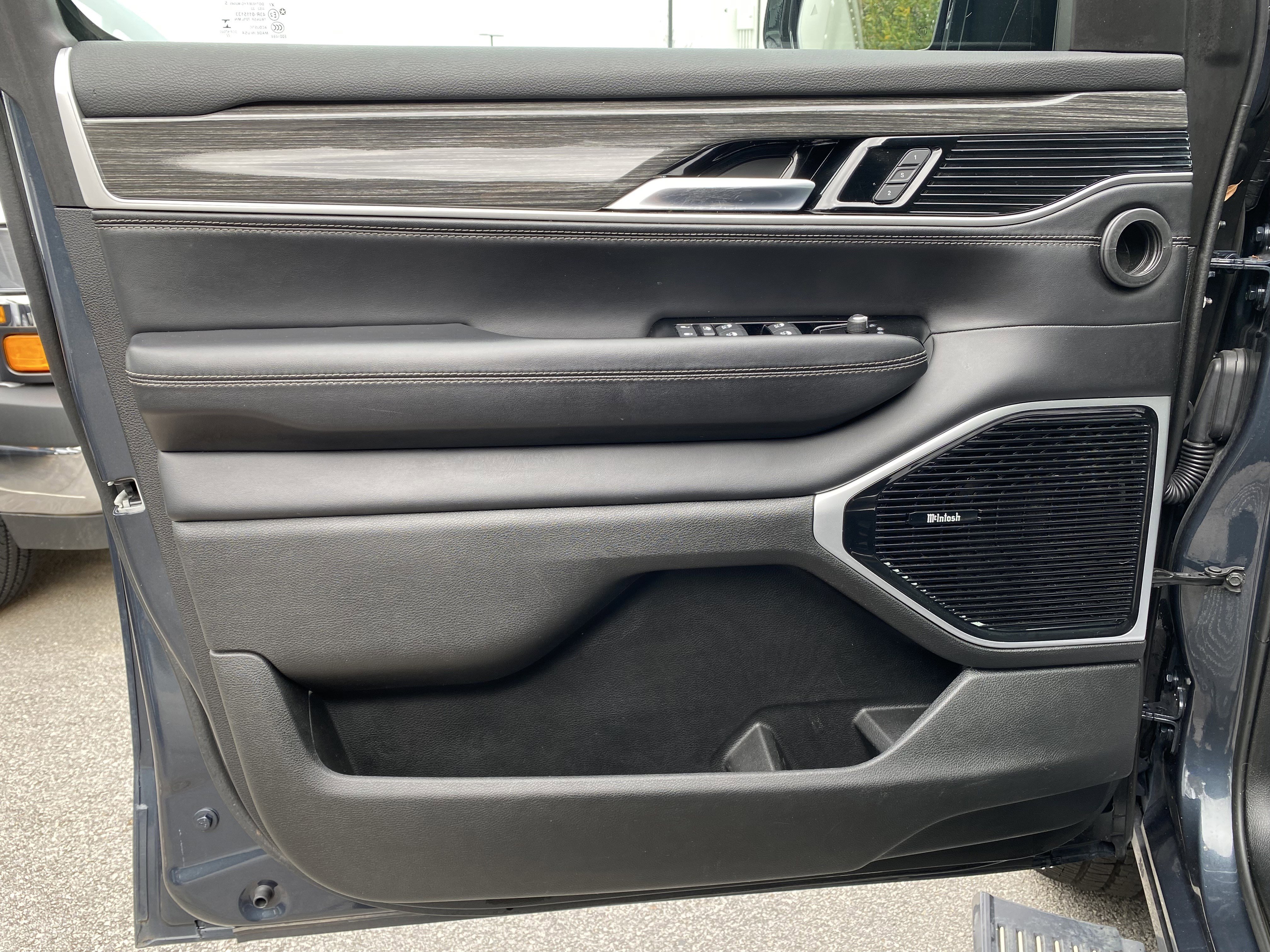 Used 2022 Jeep Wagoneer Series III w/ Premium Group I image 15