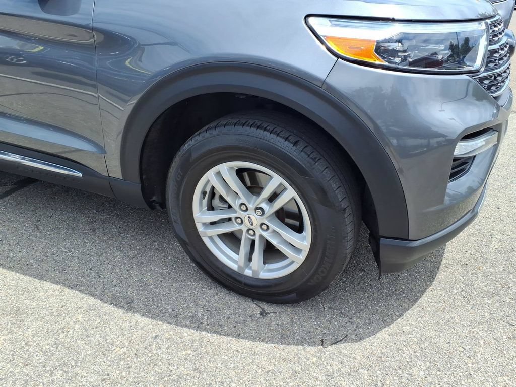 Used 2023 Ford Explorer XLT w/ Equipment Group 202A AWD/4WD image 5