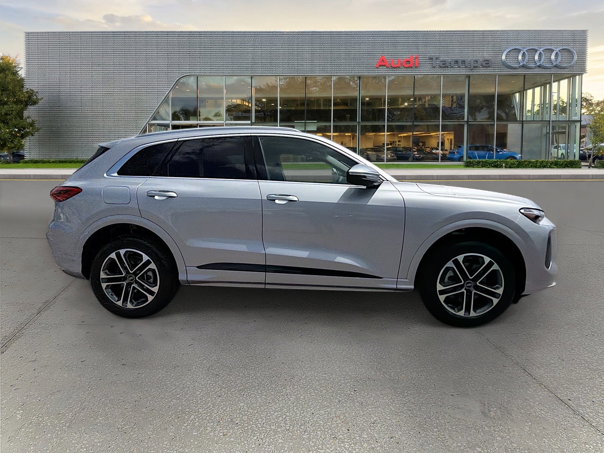 New 2025 Audi Q5 Premium image 2
